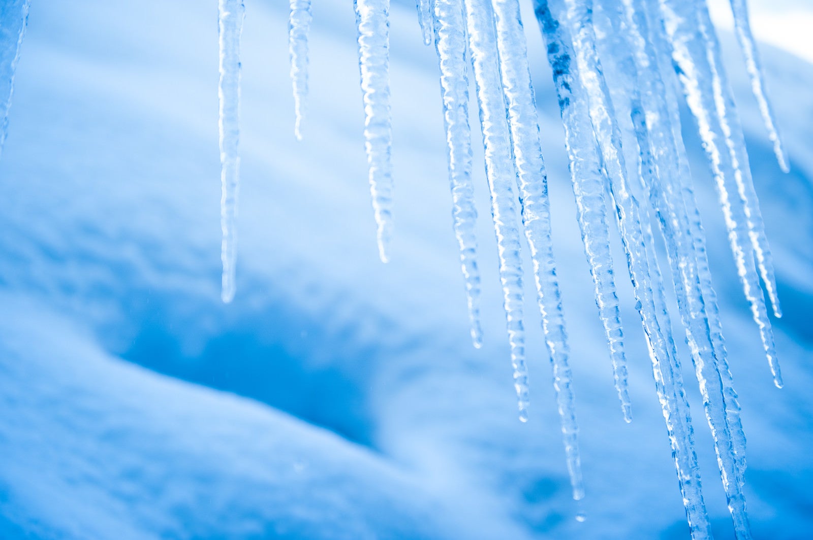 「積雪と氷柱」の写真