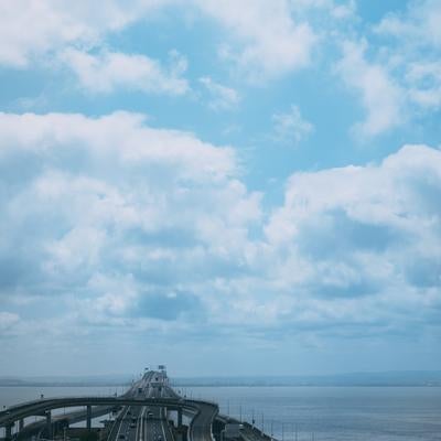 海ほたる東展望デッキから眺める木更津方面の高速道路の写真