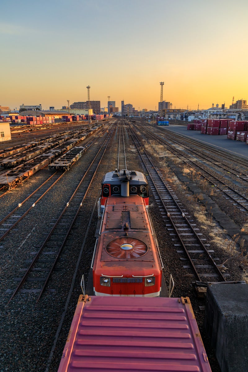 「貨物ターミナルの朝」の写真