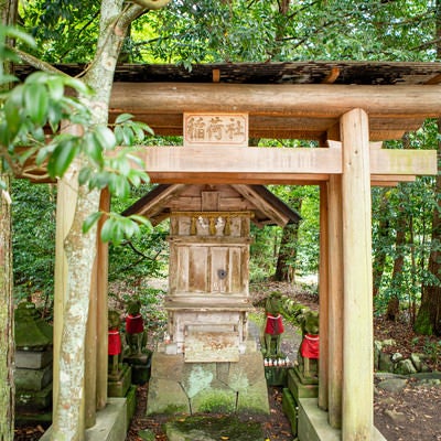 須佐神社境内にある稲荷社（島根県出雲市）の写真