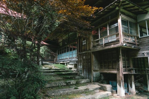 東堂山満福寺と阿弥陀堂の入り口の写真
