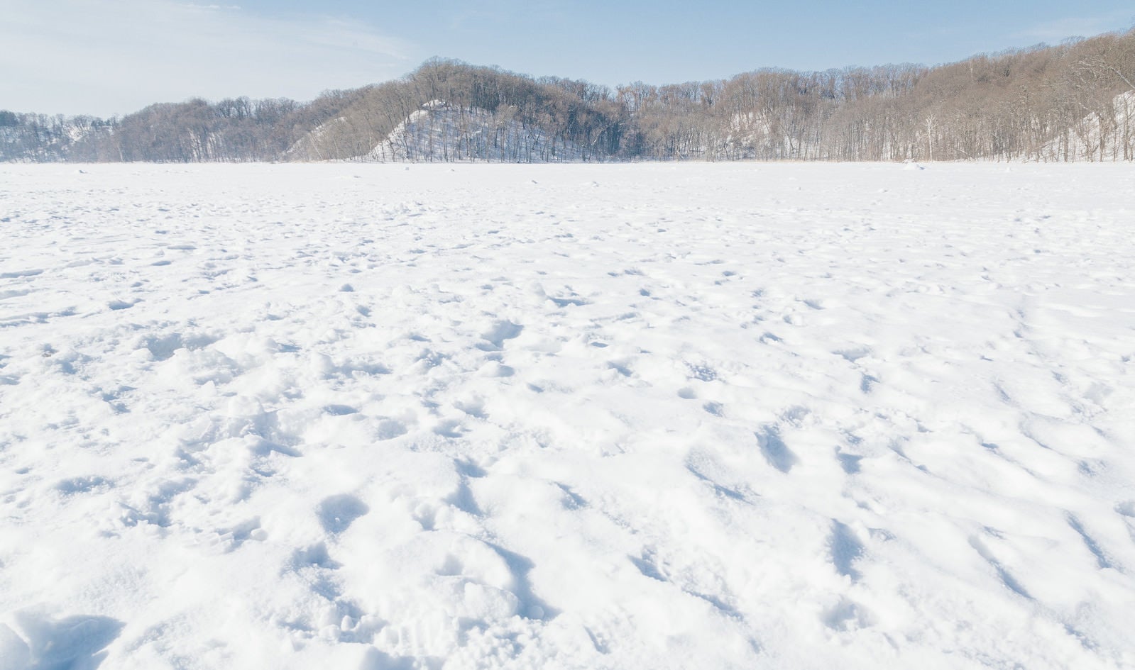「凍った網走湖の上」の写真
