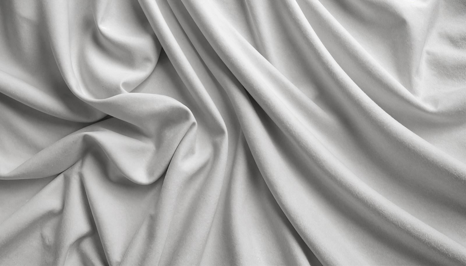 Three-dimensional textile expression with multiple creases and wave-like wrinkles formed on white silk-like fabric