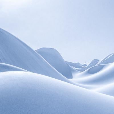 白い波状丘陵地帯の写真