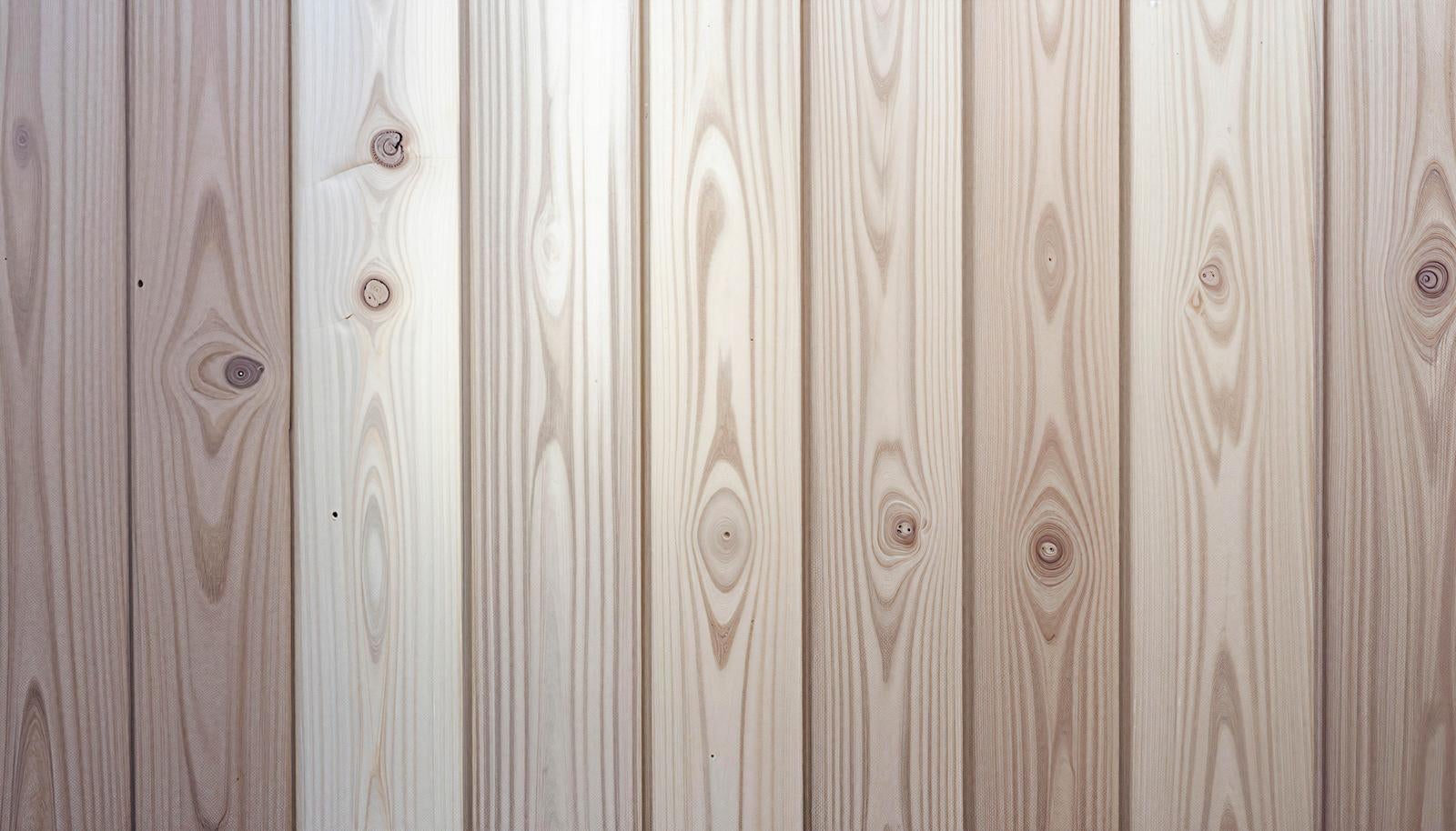 Wood grain texture of unpainted vertical board wall with visible knots and annual rings (fushi-ya nenrin no moyou ga mieru)