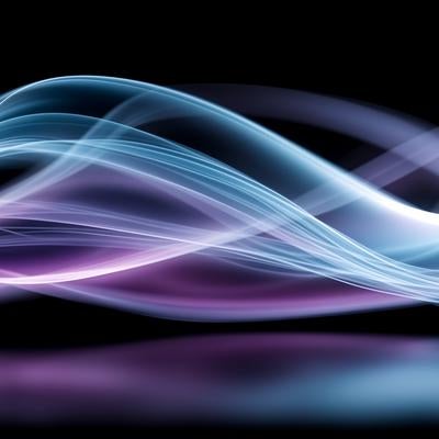 美しい紫とブルーの光が織りなす流動的な波形パターンの写真