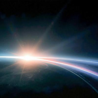 地平線を照らす初光の写真