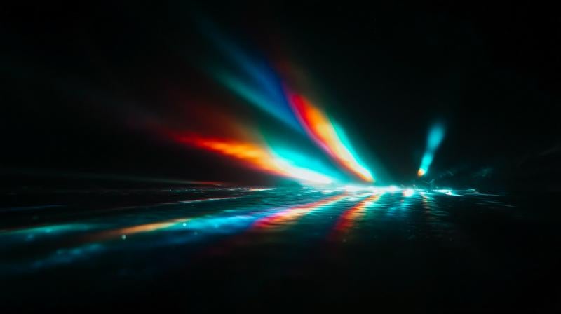 波紋のように揺らぐ複数の光線の写真
