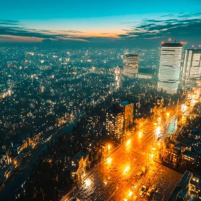 煌めく街並みと高層ビルが彩る夜空の写真
