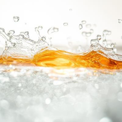 水飛沫が弾ける様子の写真