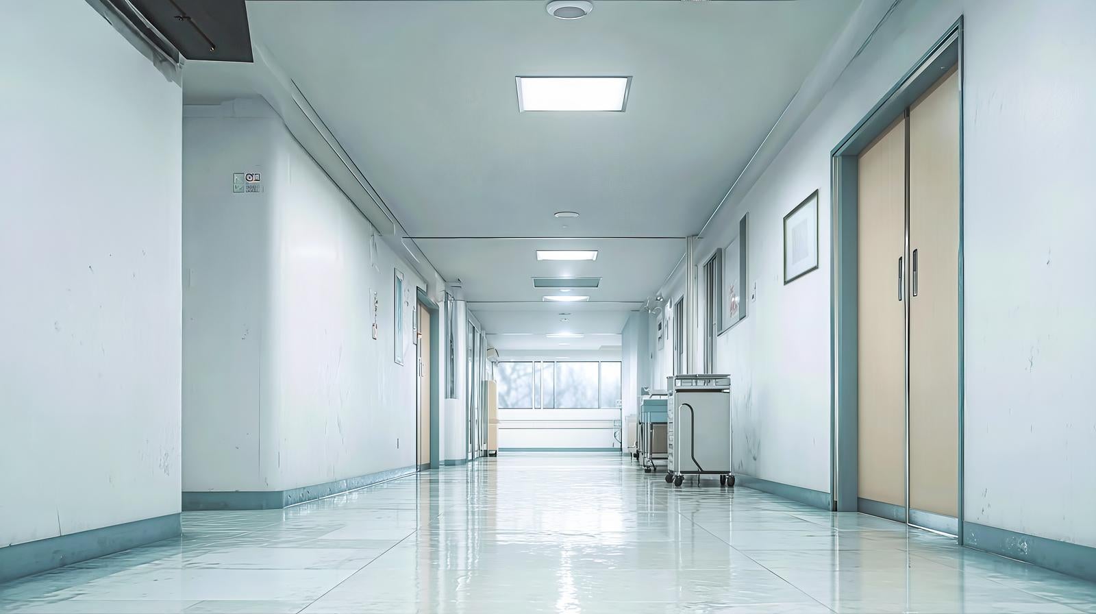 「▲清掃の行き届いた病院の廊下」の写真