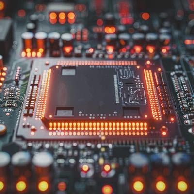 近未来的なオレンジ色の光を放つCPUチップと電子基板の写真