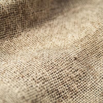 天然麻繊維の粗い織り目が際立つ生地背景の写真