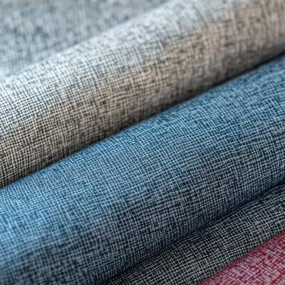 ベージュ・ブルー・レッドの3色リネン生地を重ねた織物見本の写真