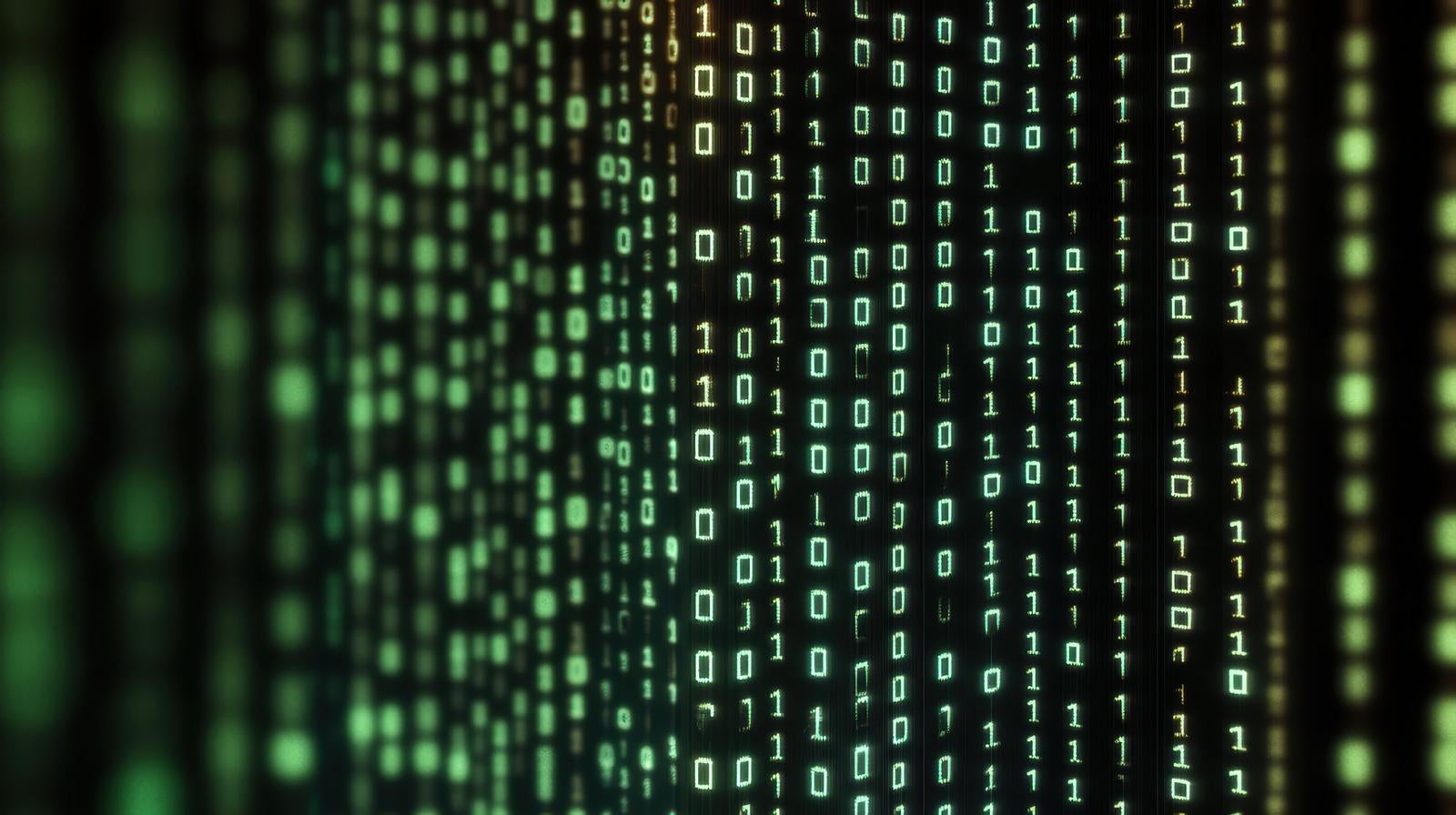 緑色のバイナリコードが縦に流れるマトリックス風のデジタル画面
