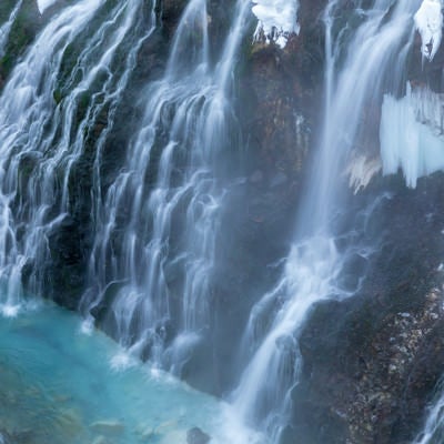 冬のしらひげの滝の写真