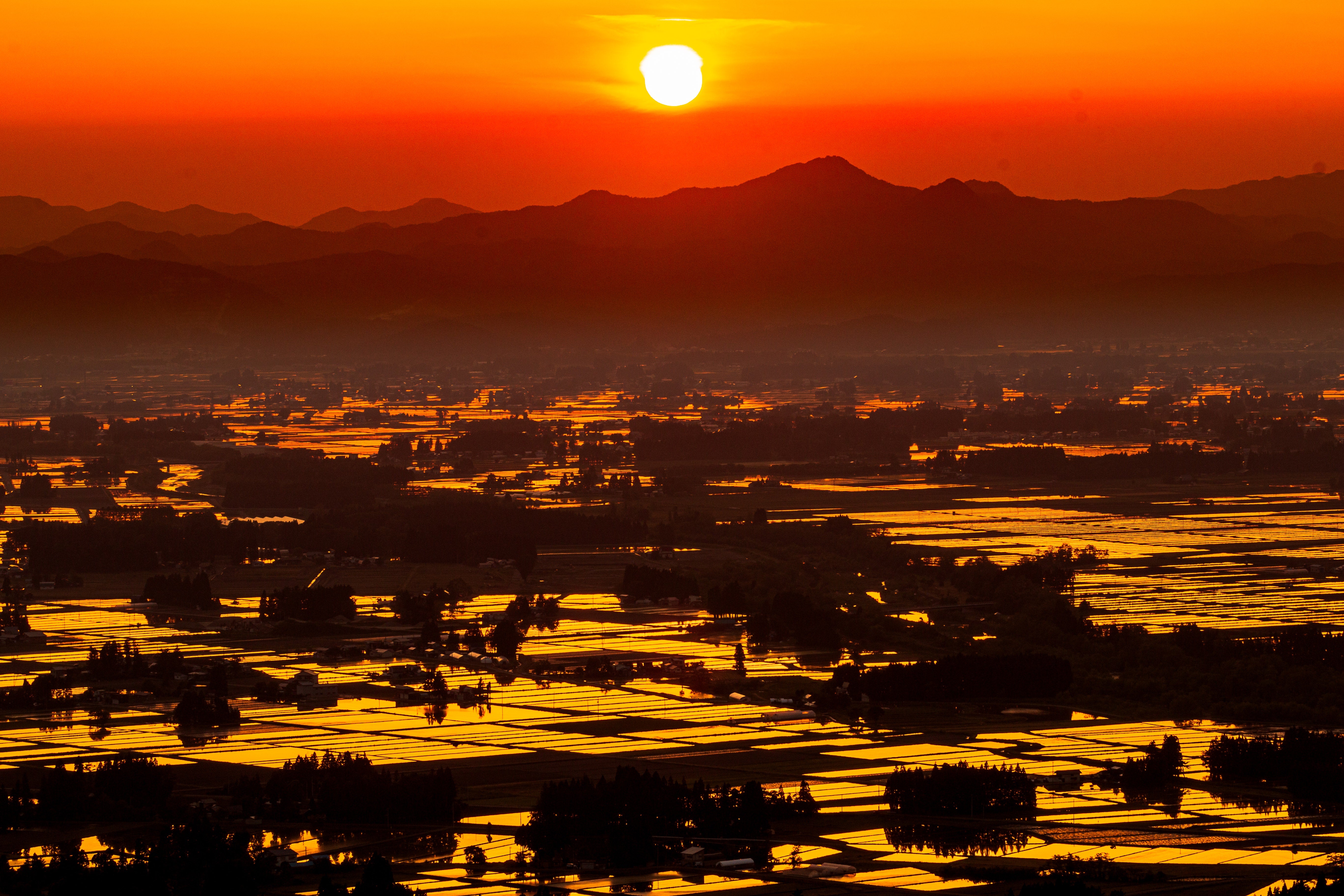 夕日に染まる田園風景の無料の写真素材 - ID.31147｜フリー素材 ぱくたそ
