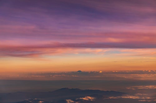 夕暮れの空と富士山の写真
