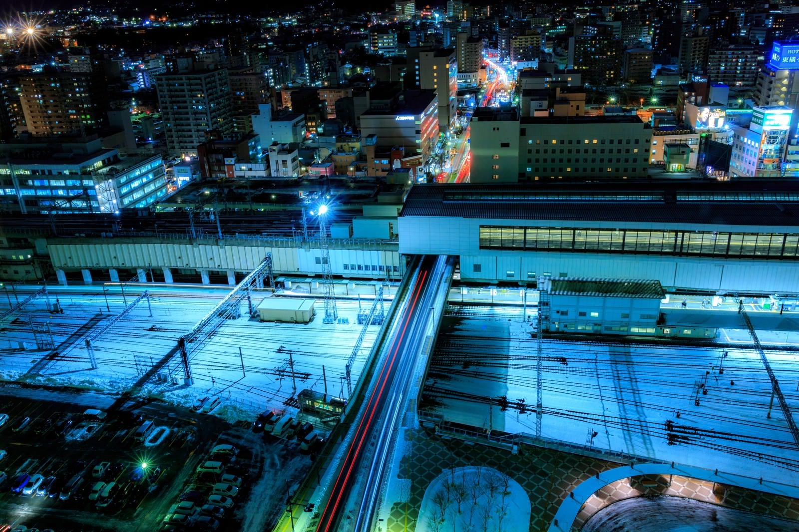 「雪が積もる盛岡駅夜景」の写真