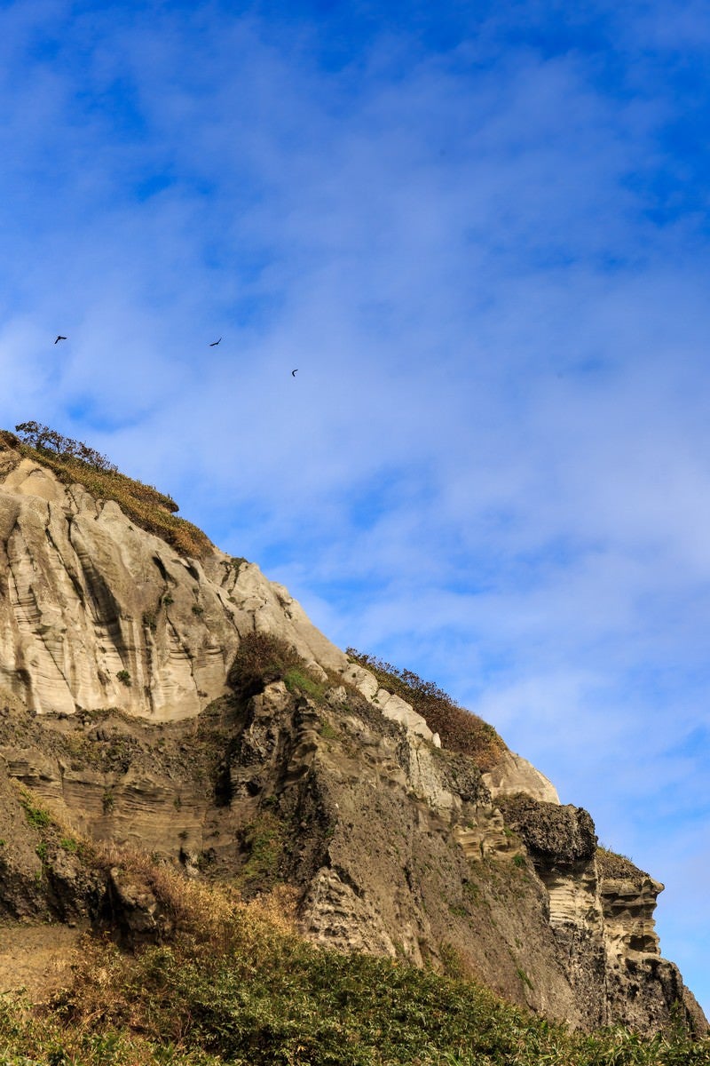 「イタンキ浜の断崖」の写真