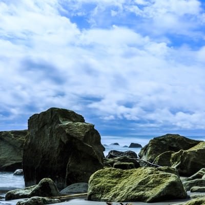イタンキ浜の岩の写真