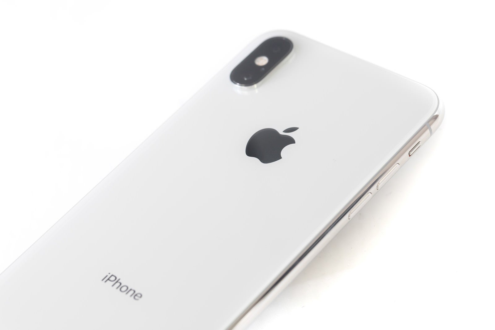 「 iPhone XS Max ホワイトの背面」の写真