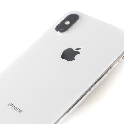  iPhone XS Max ホワイトの背面の写真