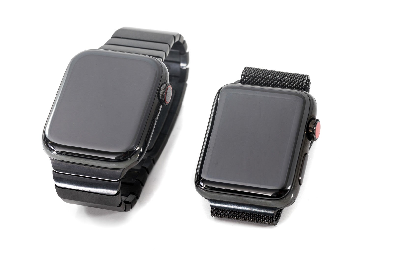 「Apple Watch Series 4 と Apple Watch Series 3」の写真