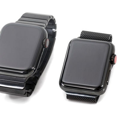Apple Watch Series 4 と Apple Watch Series 3の写真