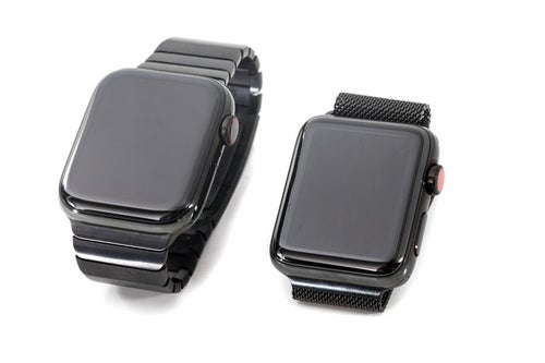 Apple Watch Series 4 と Apple Watch Series 3の写真