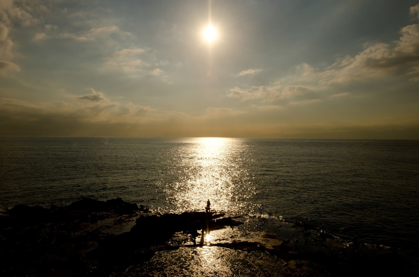 「江ノ島の海と太陽」の写真