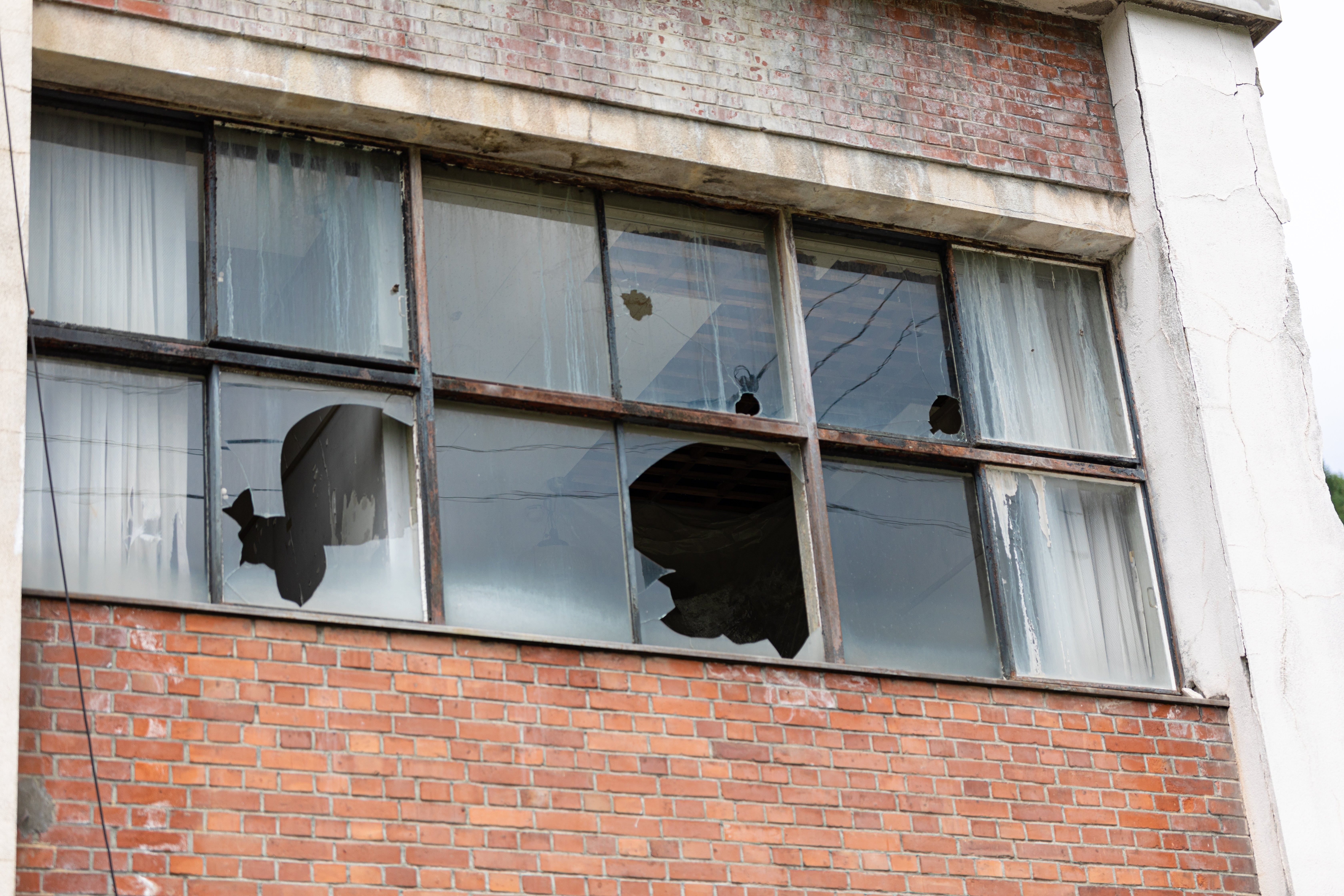 割れた窓ガラスの無料の写真素材 - ID.32222｜フリー素材 ぱくたそ