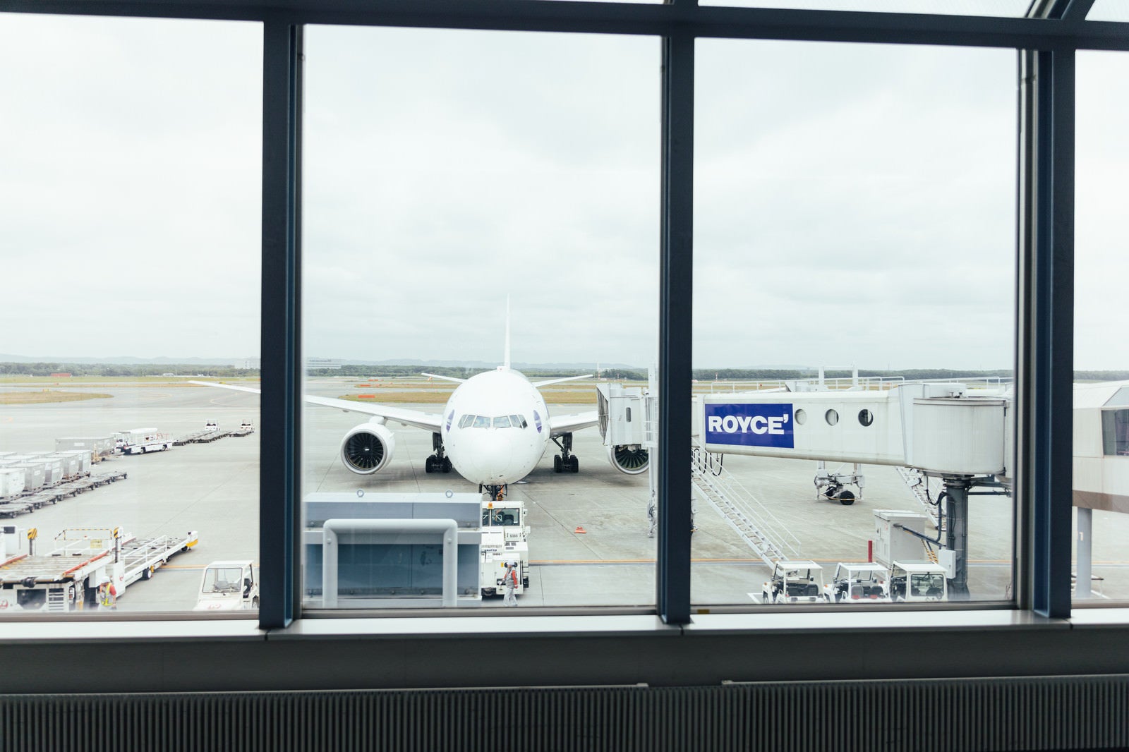 「空港の旅客機」の写真