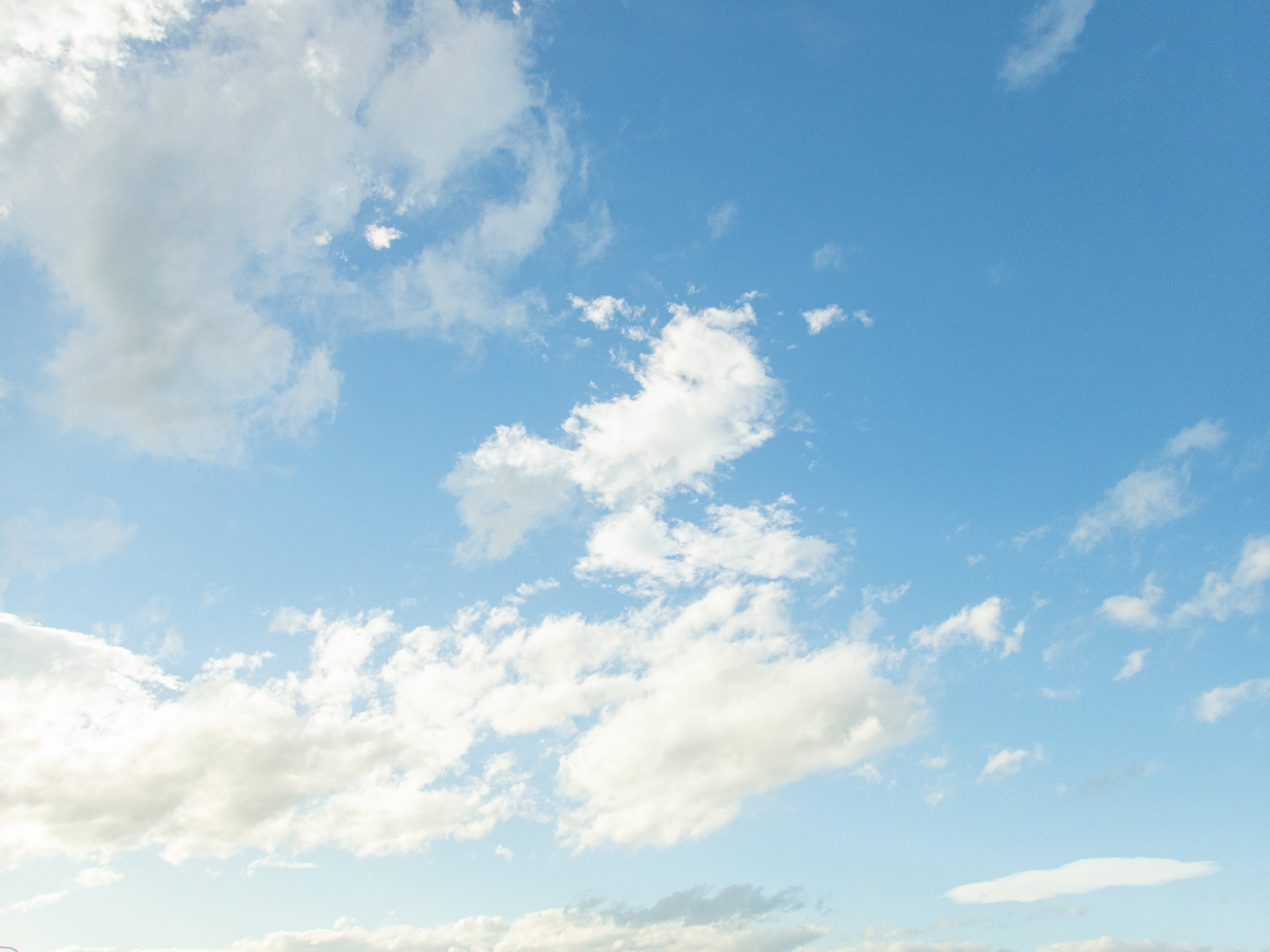 空と雲の風景写真　サイズは相談 澄んだ水色空に雲の無料の写真素材 - ID.40585｜フリー素材 ぱくたそ
