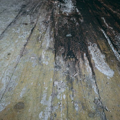 焼き焦げた木造の壁の写真