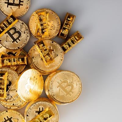 ビットコインとゴールドであふれるの写真