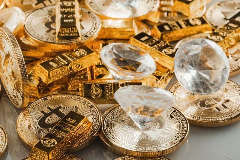 ダイヤとゴールドとビットコインの写真