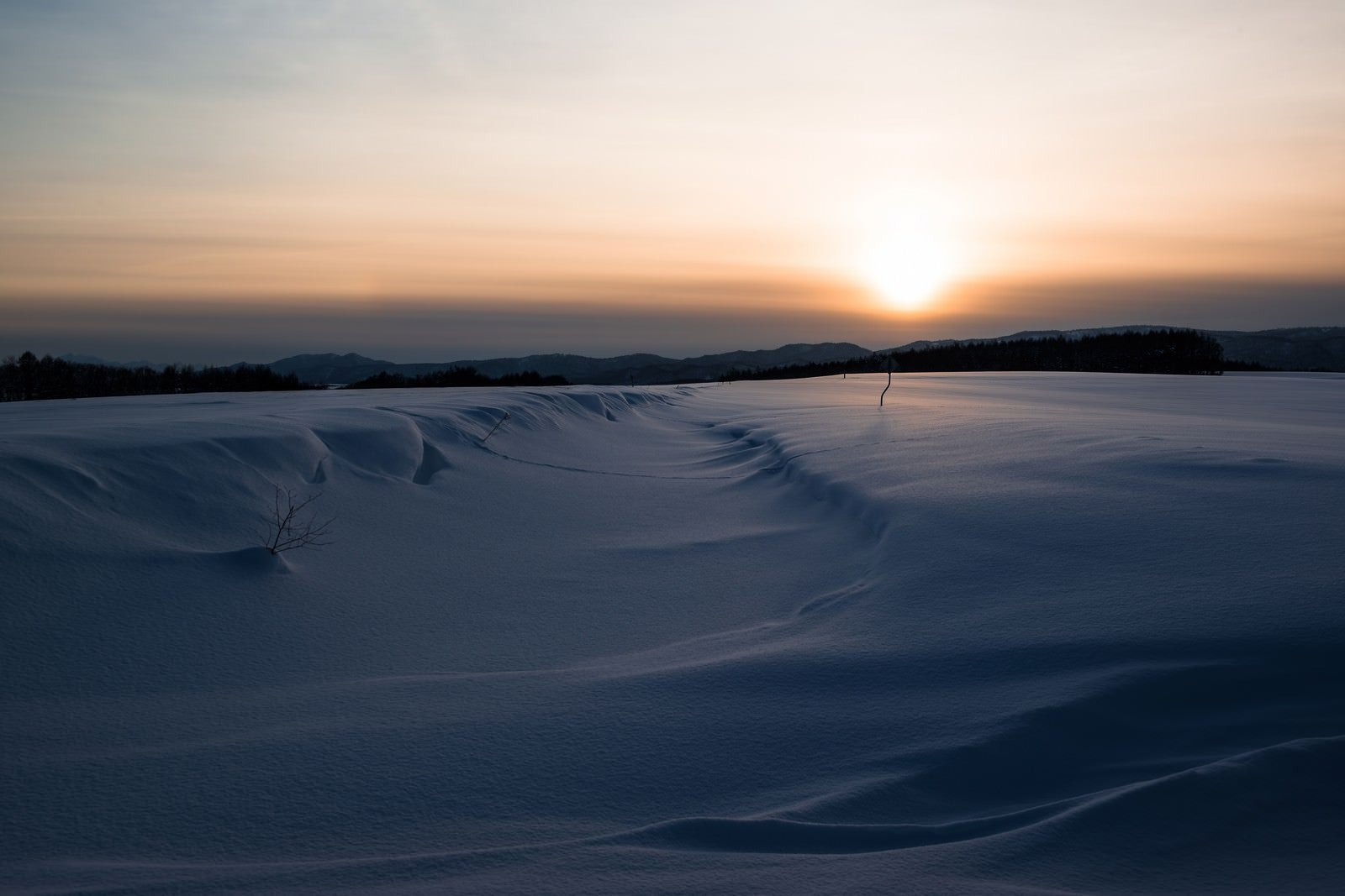 「夕焼けと雪原」の写真