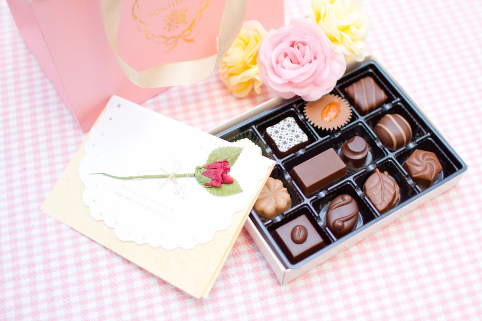 「バレンタインのチョコレートと手紙」の写真