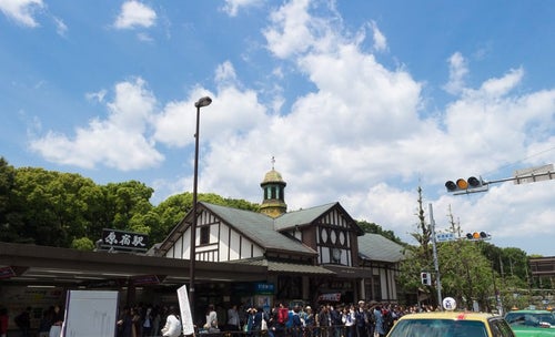原宿駅前の人混みの写真