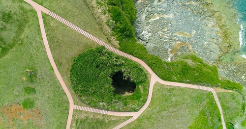 犬の門蓋海岸の洞窟（上空からはハート型に見える）の写真