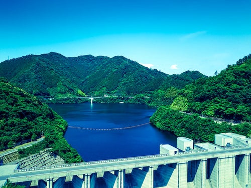 奥津湖と苫田ダム（岡山県鏡野町）の写真
