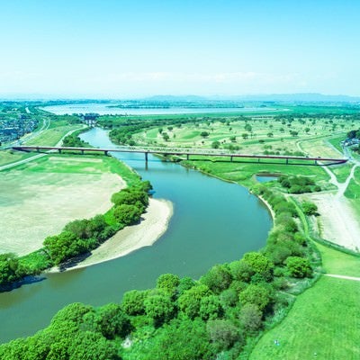渡良瀬川と渡良瀬遊水地が見える（空撮）の写真