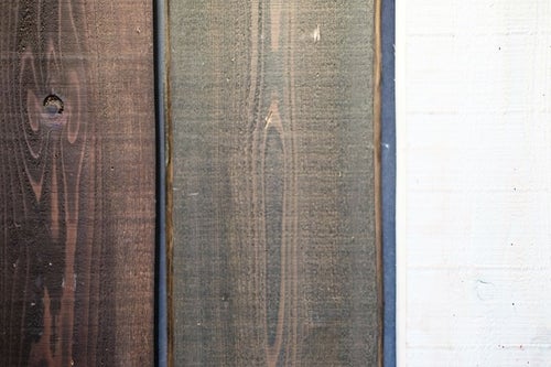 塗装された木の板の写真