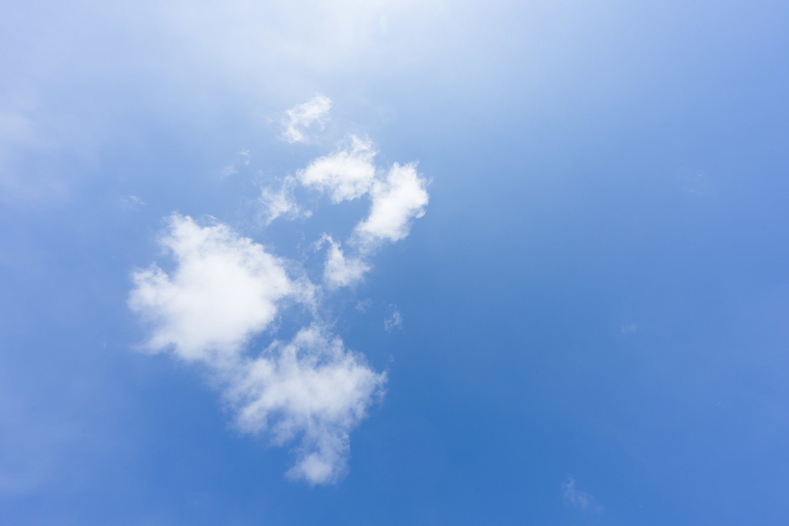 「青い空と雲」の写真