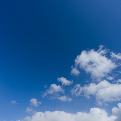 青空に雲の写真
