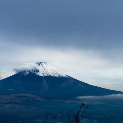 まえかけ雲と富士山の写真