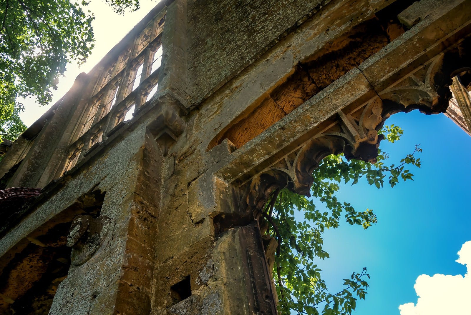 「スードリー城の朽ちた城壁」の写真