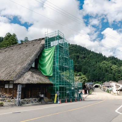 村上家茅葺葺き替え工事の様子（富山県南砺市）の写真