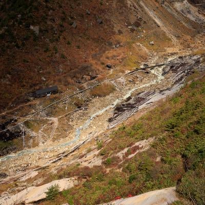 沼尻ルート湯畑周辺の秋色の素材